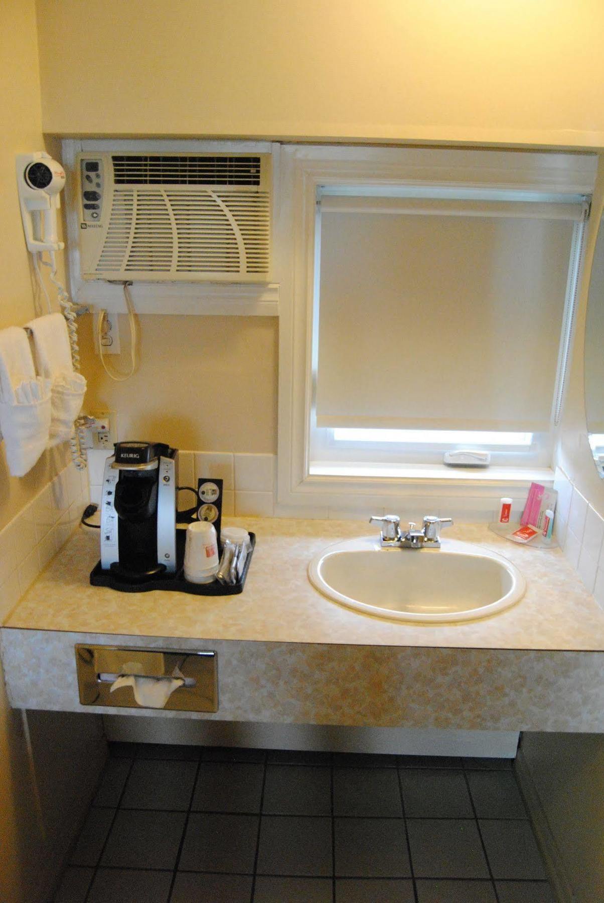 Economy Inn Edmonton Ngoại thất bức ảnh
